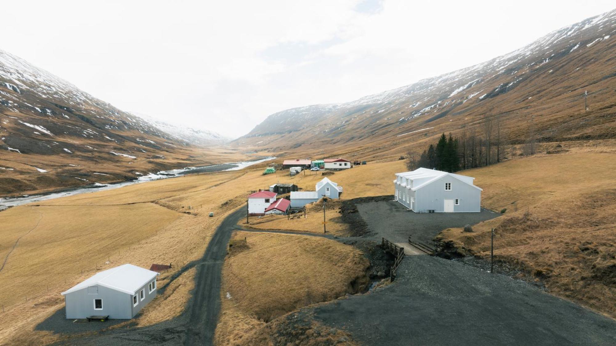 ホテル Wilderness Center / Obyggthasetur Islands エクステリア 写真